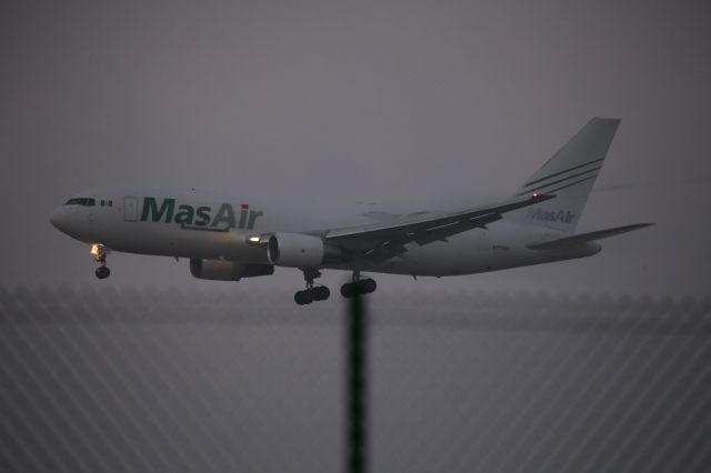 BOEING 767-200 (N773AX)