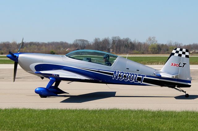 EXTRA EA-300 (N330LT)