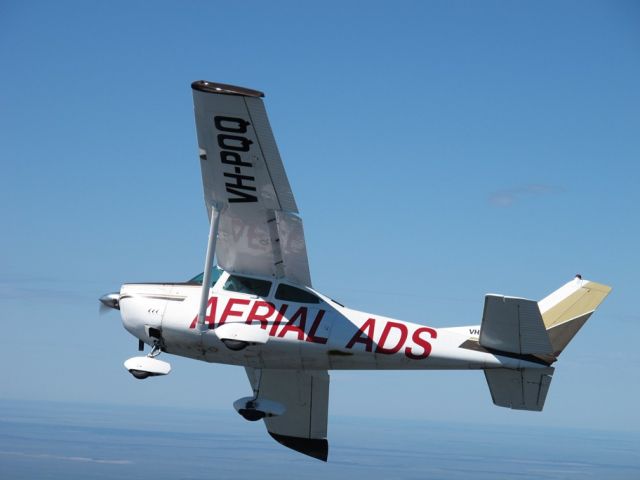 Cessna Skylane (VH-PQQ) - A fly by of Yarrawonga