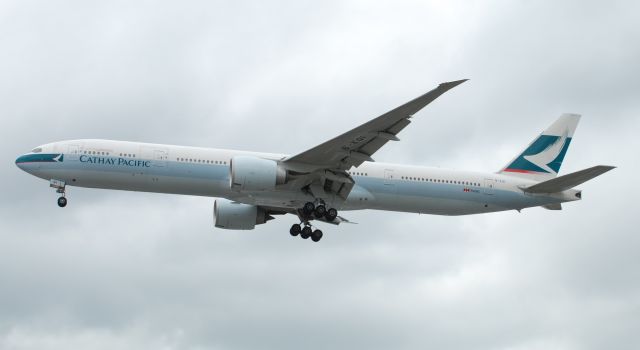 Boeing 737-200 (B-KOI) - Heathrow Arrivals 27R