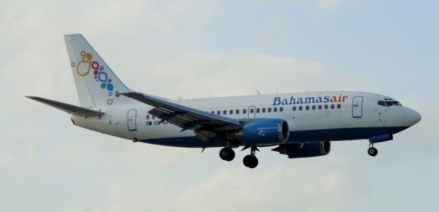 Boeing 737-500 (C6-BFC)