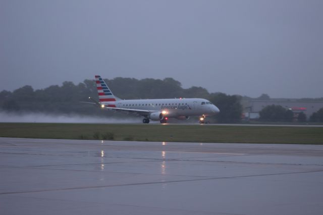 Embraer 175 (N201NN)