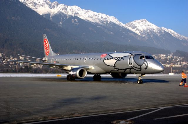 Embraer ERJ-190 (OE-IHA) - FlyNiki