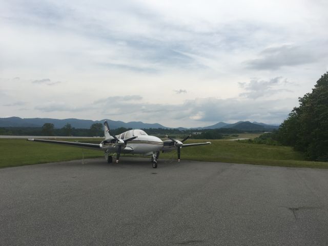 Beechcraft Baron (58) (N260AR)