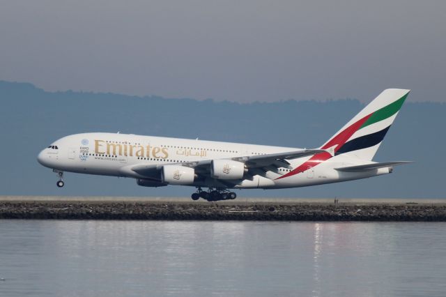 Airbus A380-800 (A6-EOL)