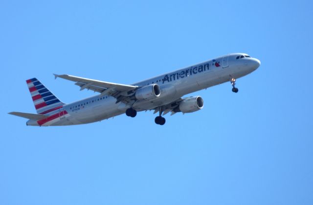 Airbus A321 (N179UW) - Shown here is an American Airlines Airbus A321 on final in the Winter of 2018.