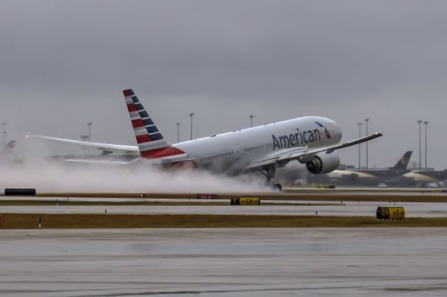 Boeing 777-200 (N786AN)