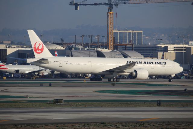 BOEING 777-300ER (JA743J)