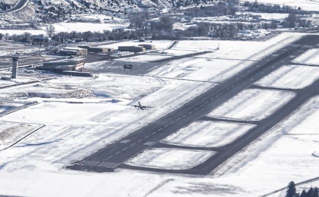 — — - Mountain top view of 757 pouring on the coal during departure from Eagle County Regional Airport, KEGE (RWY 25). February 7, 2016