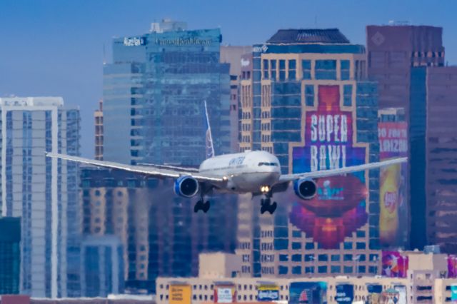 Boeing 777-200 (N779UA) - A United Airlines 777-200 landing at PHX on 2/13/23, the busiest day in PHX history, during the Super Bowl rush. Taken with a Canon R7 and Canon EF 100-400 II L lens.