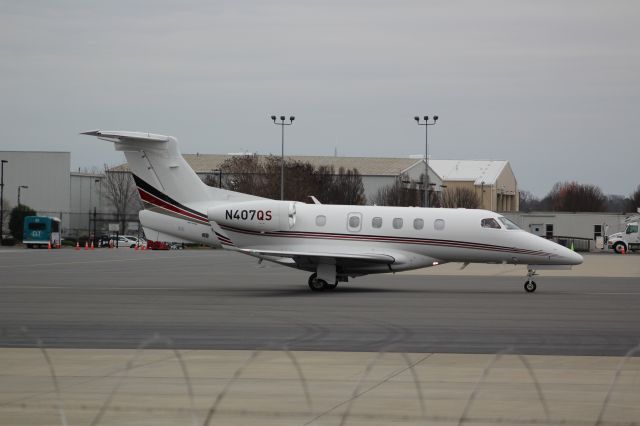 Embraer Phenom 300 (N407QS)