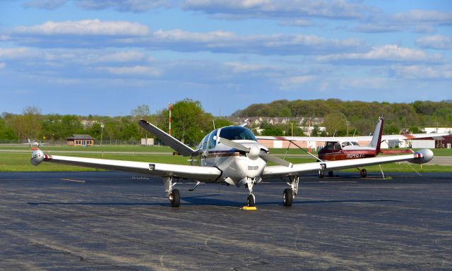 Beechcraft 35 Bonanza (N5430D) - Beech H35 Bonanza N5430D in Ann Arbor 