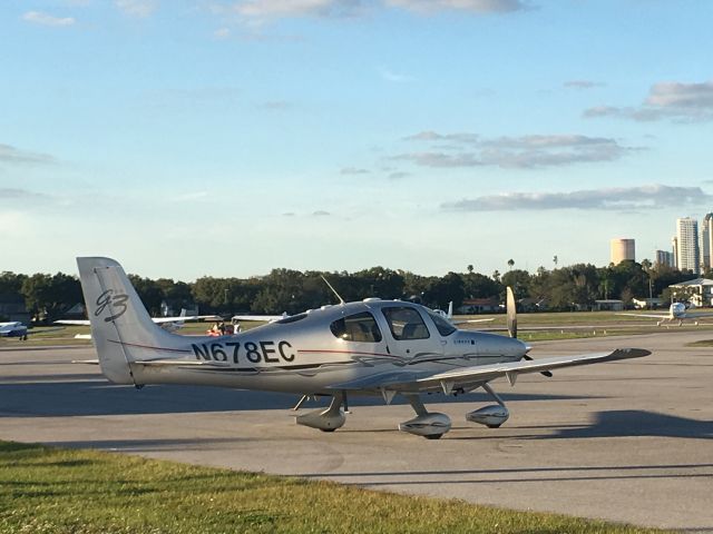 Cirrus SR-22 (N678EC)