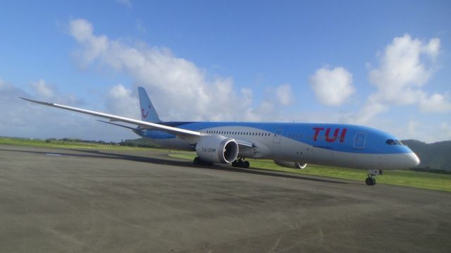 Boeing 787-9 Dreamliner (G-TUIM)