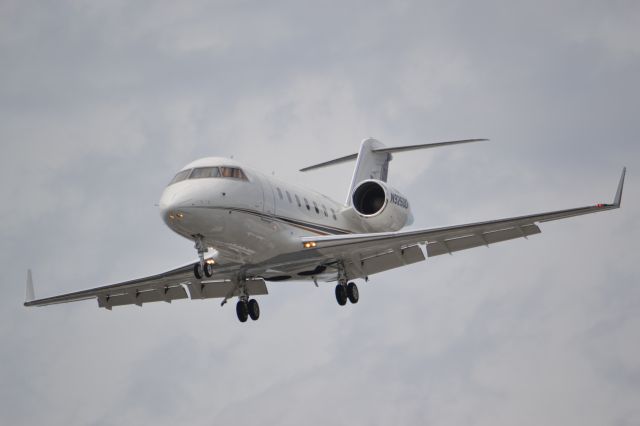 Canadair Challenger (N925DD)