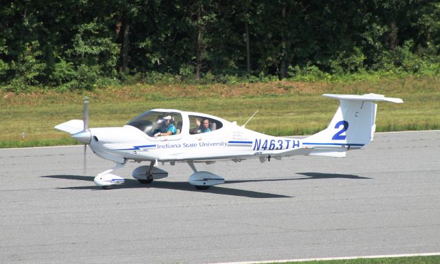 Diamond Star (N463TH) - Thanks for the wave!