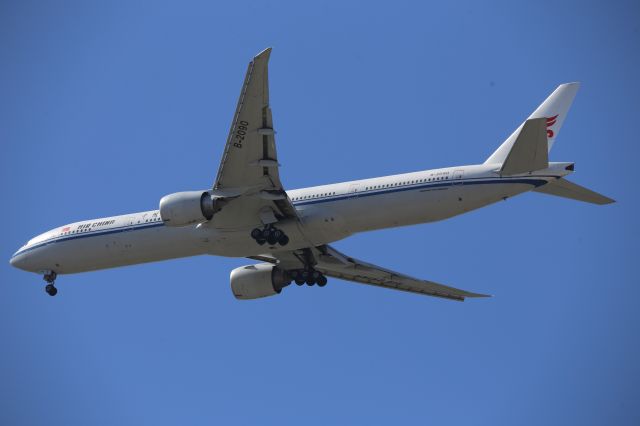 BOEING 777-300ER (B-2090)