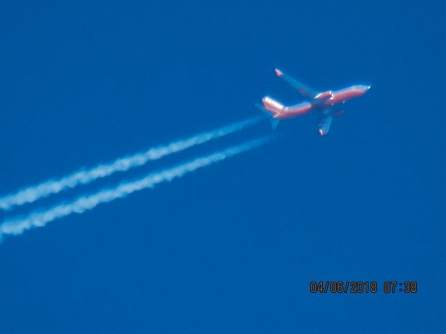 Boeing 737-700 (N7812G)