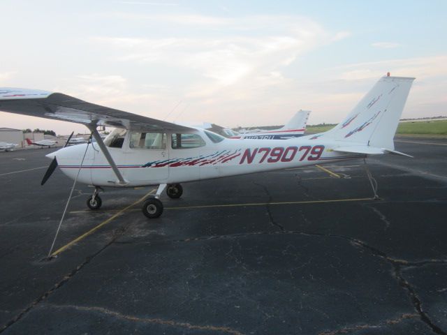 Cessna Skyhawk (N79079) - Air Venture Ramp at Olive Branch Airport