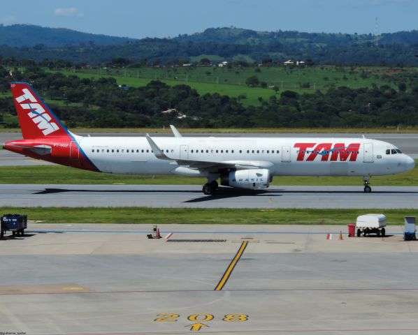 Airbus A321 (PT-MXP)