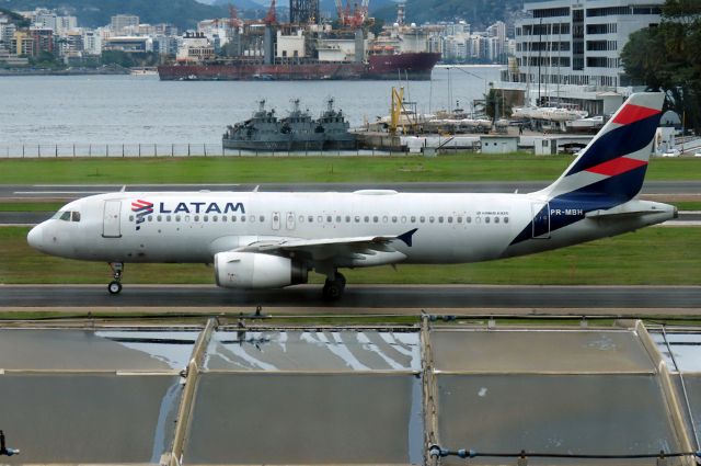 Airbus A320 (PR-MBH)