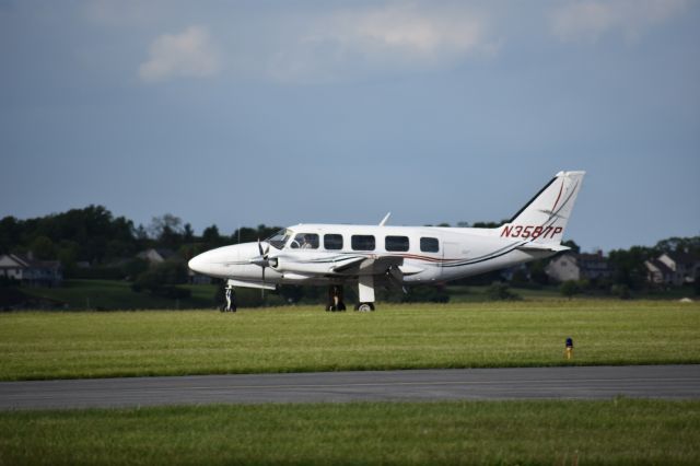 Piper Navajo (N3587P)