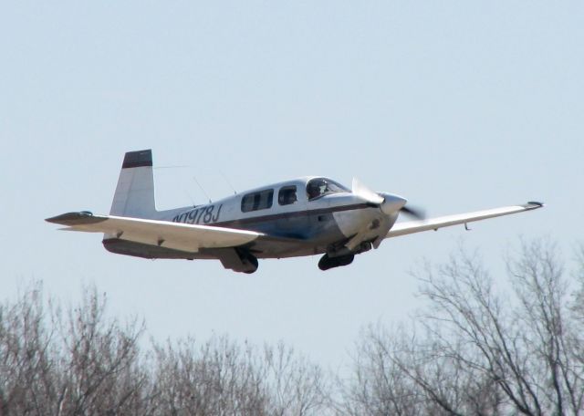 Mooney M-20 (N1978J) - Off of Rwy 23 at Downtown Shreveport.