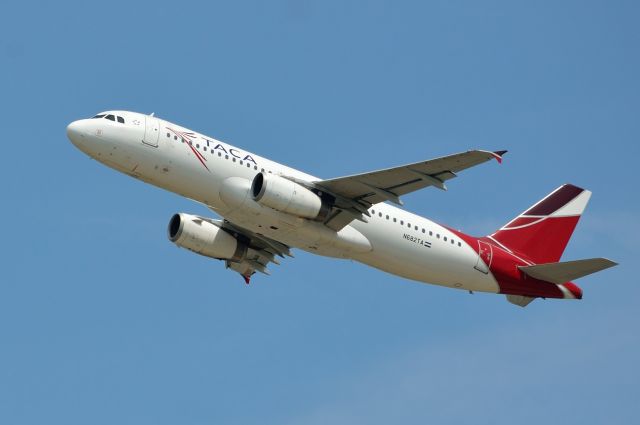 Airbus A320 (N682TA) - Departing DFW 05/10/2013.