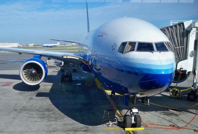 Boeing 777-200 — - UA 777-200 at SFO on Jan 14, 2010. 