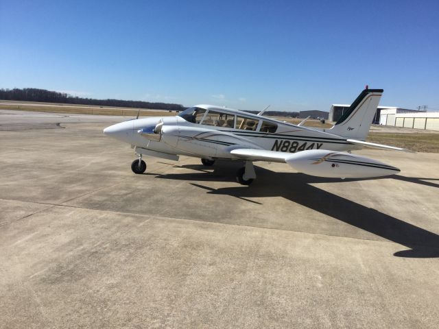 Piper PA-30 Twin Comanche (N8844Y)