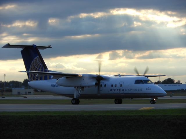 de Havilland Dash 8-200 (N364PH)