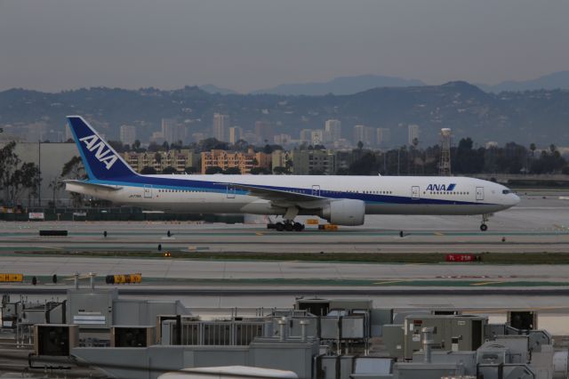 BOEING 777-300ER (JA778A)