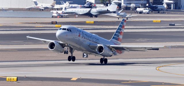 Airbus A319 (N819AW) - phoenix sky harbor international airport 07MAR20