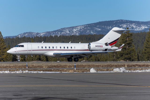 Bombardier Global 5000 (N100QS)