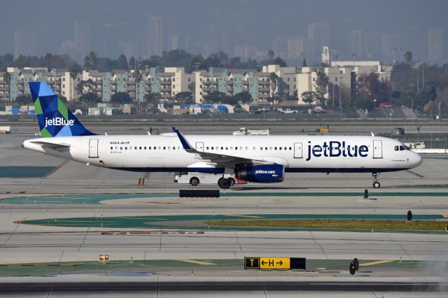 Airbus A321 (N984JB)