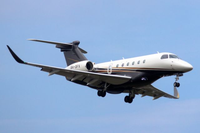 Embraer Legacy 550 (9H-OFX) - Flexjet Operations Malta Praetor 600 on short finals for rwy 07 on 20-Apr-25 arriving from LSGG as FJO68N.