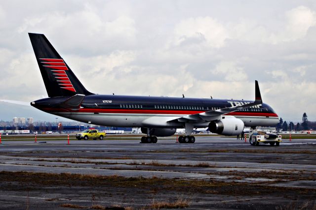 Boeing 757-200 (N757AF) - In Vancouver for opening of Trump Tower,Feb.28,2017