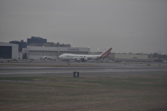 Boeing 747-200 (B712CK) - aterrizando en Newark