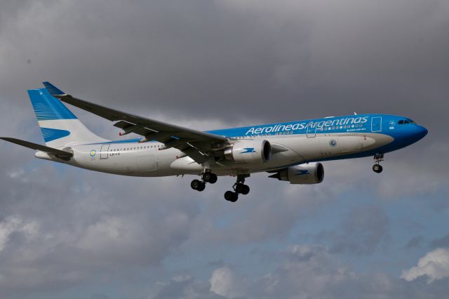 Airbus A330-200 (LV-FVI)