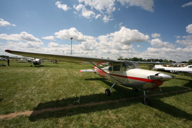 Cessna Skyhawk (N6770A) - See more planes from the 2013 EAA Airventure here- a rel=nofollow href=http://www.facebook.com/media/set/?set=a.10153121083865078.1073741840.283142505077&type=1https://www.facebook.com/media/set/?set=a.10153121083865078.1073741840.283142505077&type=1/a