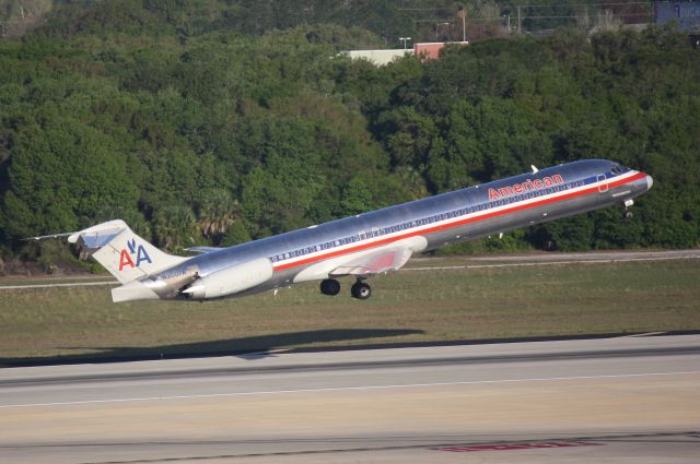 McDonnell Douglas MD-82 (N3507A) - American Flight 1571 (N3507A) departs Runway 1L at Tampa International Airport enroute to Chicago-OHare International Airport