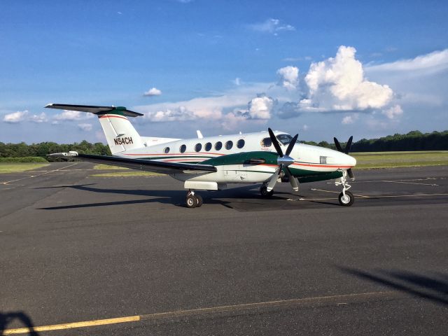 Beechcraft Super King Air 300 (N54CH)