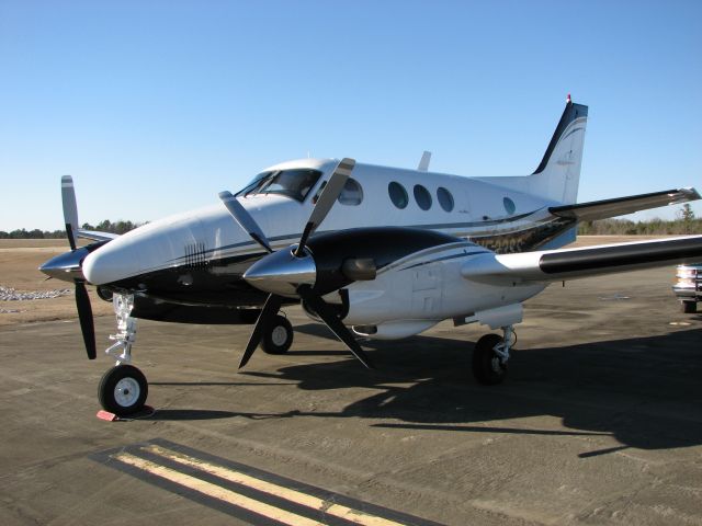 Beechcraft King Air 90 (N533SS) - I really like the paint scheme on this King Air