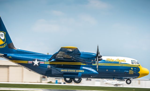 Lockheed C-130 Hercules (17-0000) - blue angels new c130j