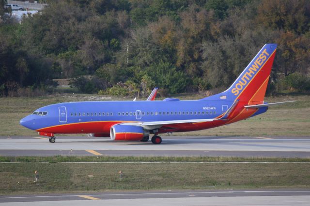 BOEING 737-300 (N925WN) - Southwest Flight 1913 (N925WN) taxis for departure at Tampa International Airport prior to a flight to Denver International Airport