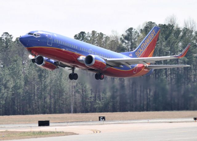 BOEING 737-300 (N364SW)