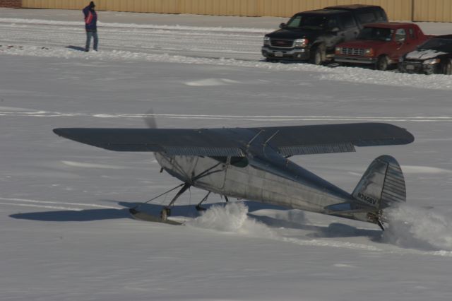 Cessna 152 (N2608V)