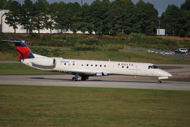 Embraer ERJ-145 (N860MJ) - Rolling down runway 18C - 9/27/09