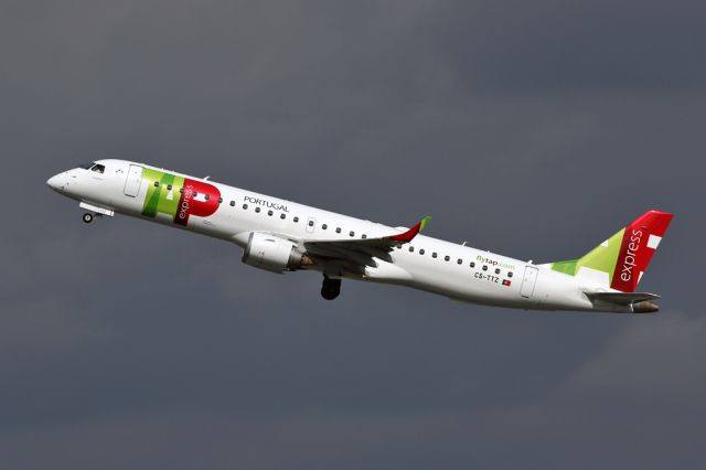 Embraer ERJ-190 (CS-TTZ) - TAP323 returning to Lisbon