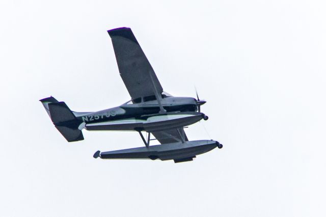 Cessna Skylane (N257JS) - Subject aircraft photographed on 20-Oct-2019 at 1156HrsEDT over Northern New Jersey enroute to Morristown, NJ, (MMU) from White Plains, NY, (HPN).br /br /We see a lot of Cessna's in and out of Essex County Airport but I've never seen one configured as a seaplane with pontoons mounted.